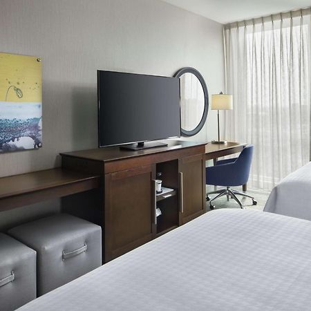 Hampton Inn & Suites Teaneck/Glenpointe Exteriér fotografie