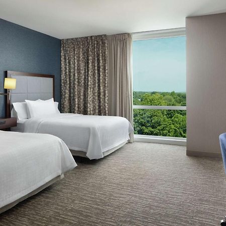 Hampton Inn & Suites Teaneck/Glenpointe Exteriér fotografie