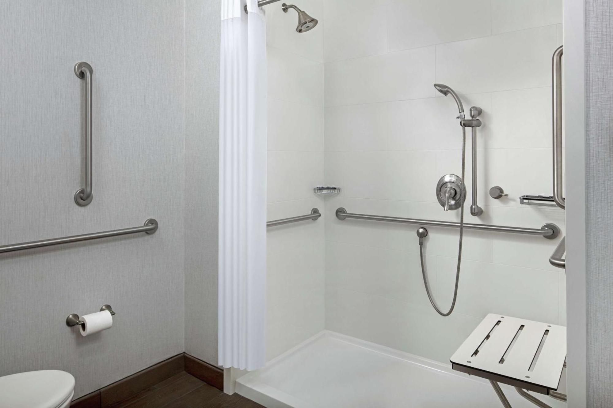 Hampton Inn & Suites Teaneck/Glenpointe Exteriér fotografie