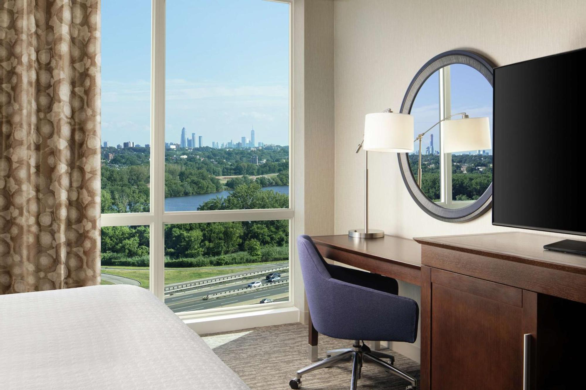 Hampton Inn & Suites Teaneck/Glenpointe Exteriér fotografie