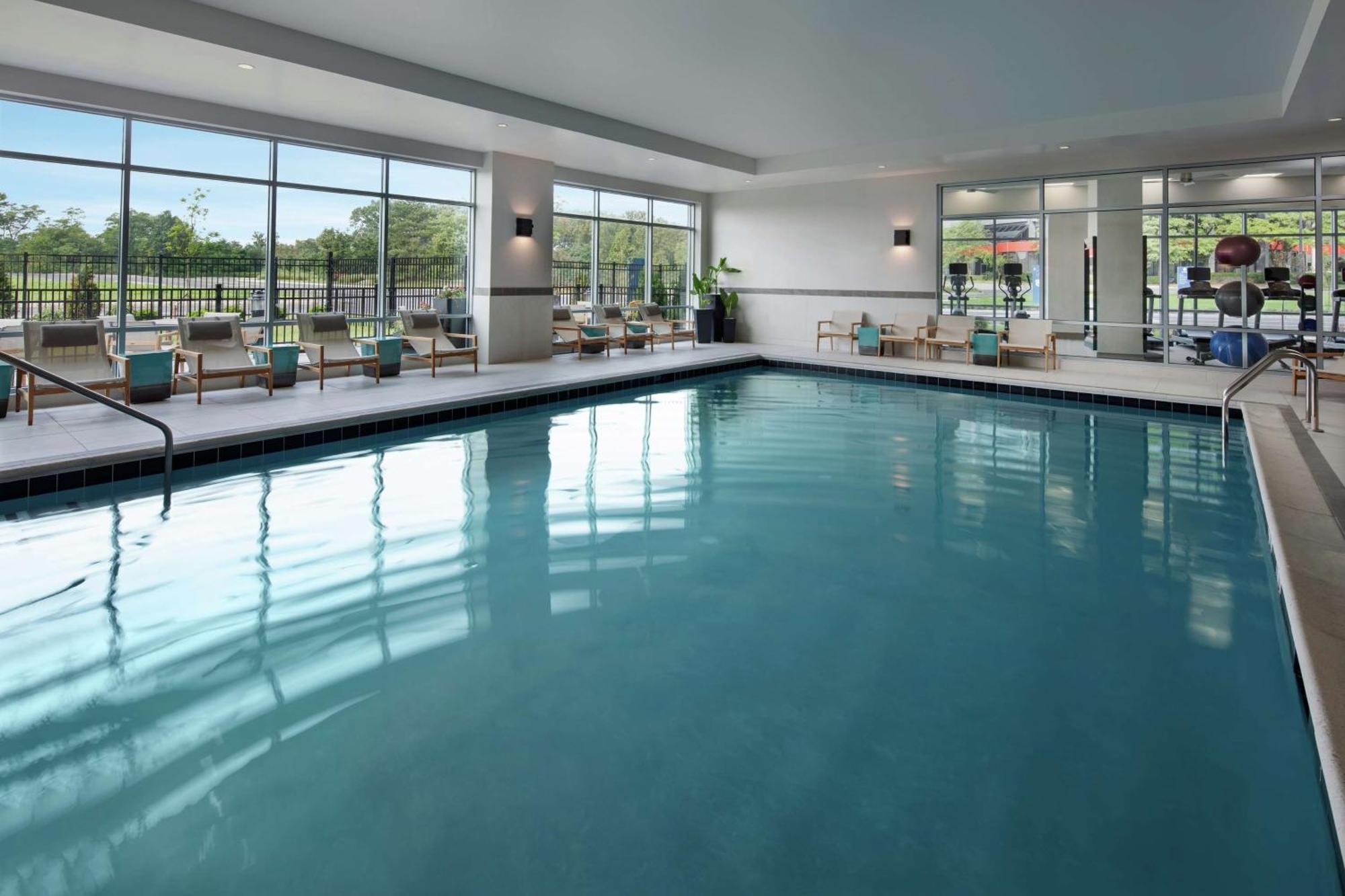 Hampton Inn & Suites Teaneck/Glenpointe Exteriér fotografie