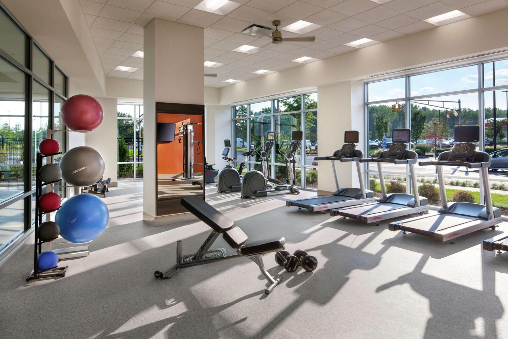 Hampton Inn & Suites Teaneck/Glenpointe Exteriér fotografie