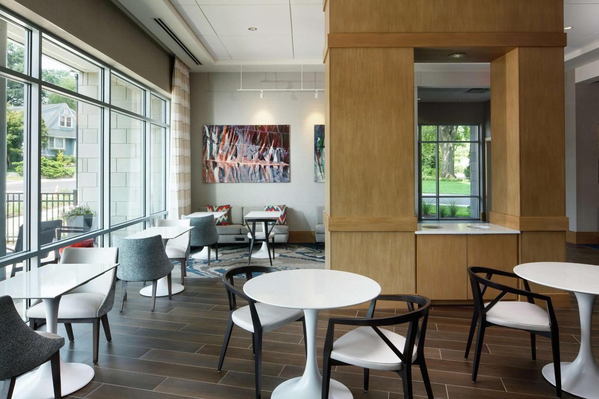 Hampton Inn & Suites Teaneck/Glenpointe Exteriér fotografie