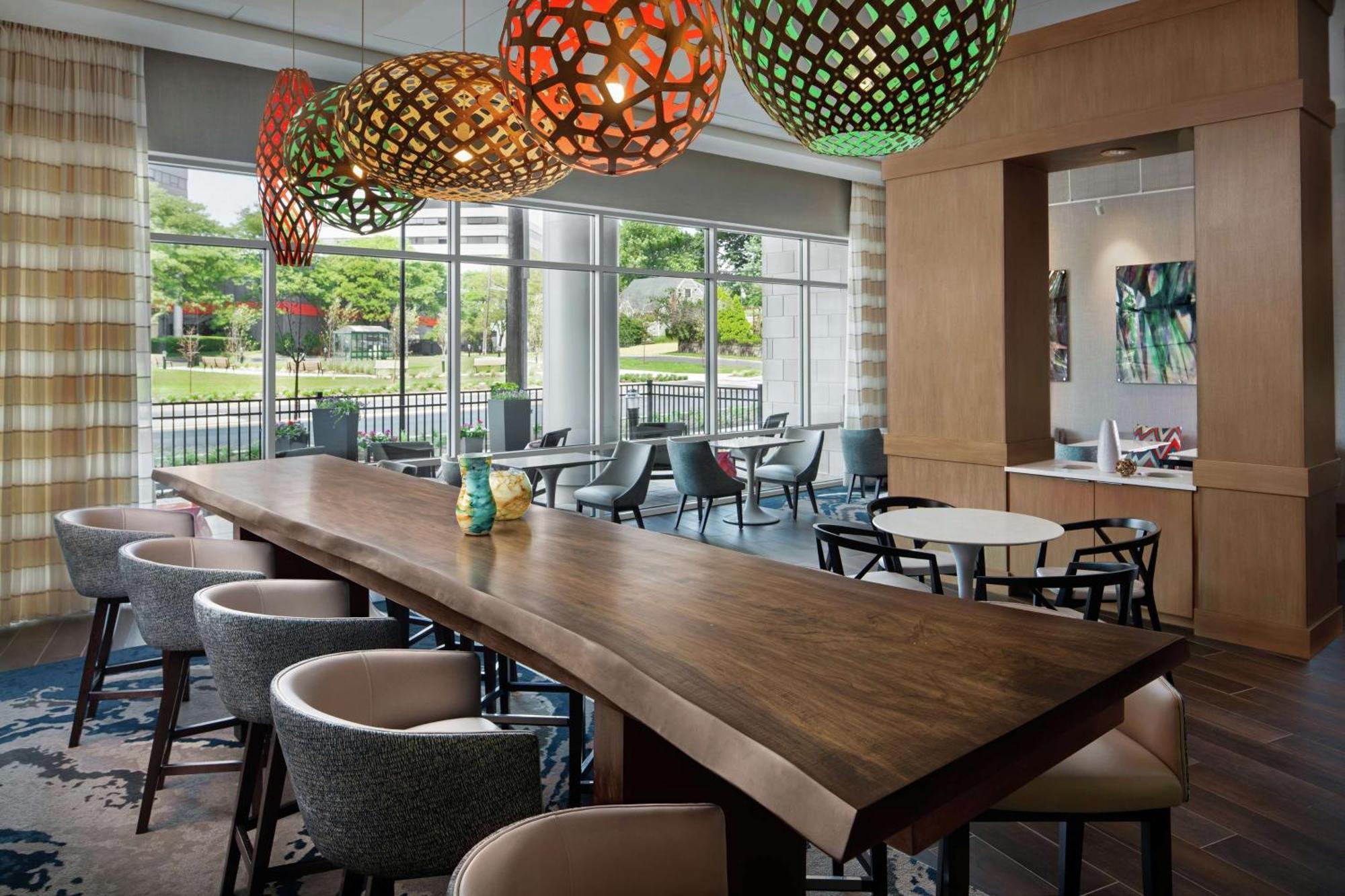 Hampton Inn & Suites Teaneck/Glenpointe Exteriér fotografie